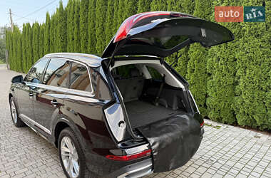 Позашляховик / Кросовер Audi Q7 2020 в 