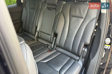 Позашляховик / Кросовер Audi Q7 2020 в 