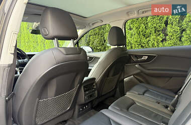 Позашляховик / Кросовер Audi Q7 2020 в 