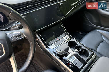 Позашляховик / Кросовер Audi Q7 2020 в 