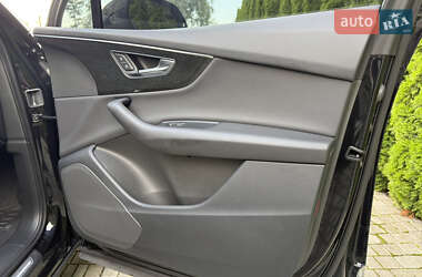 Позашляховик / Кросовер Audi Q7 2020 в 