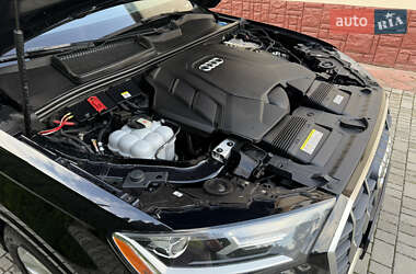 Позашляховик / Кросовер Audi Q7 2020 в 