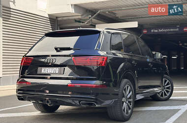 Внедорожник / Кроссовер Audi Q7 2017 в 
