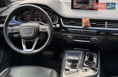 Внедорожник / Кроссовер Audi Q7 2017 в 