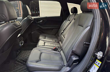 Внедорожник / Кроссовер Audi Q7 2017 в 