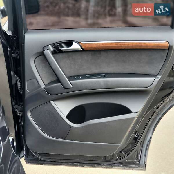 Позашляховик / Кросовер Audi Q7 2013 в Києві