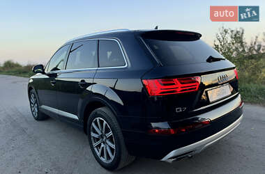 Позашляховик / Кросовер Audi Q7 2017 в 
