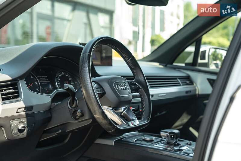 Внедорожник / Кроссовер Audi Q7 2017 в Черновцах