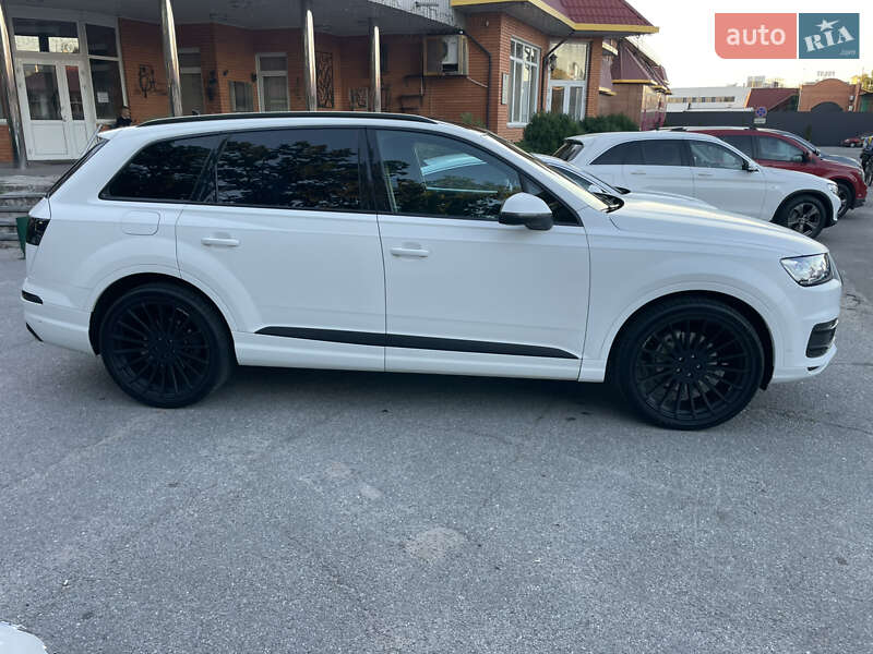 Внедорожник / Кроссовер Audi Q7 2017 в Киеве