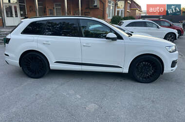 Позашляховик / Кросовер Audi Q7 2017 в 