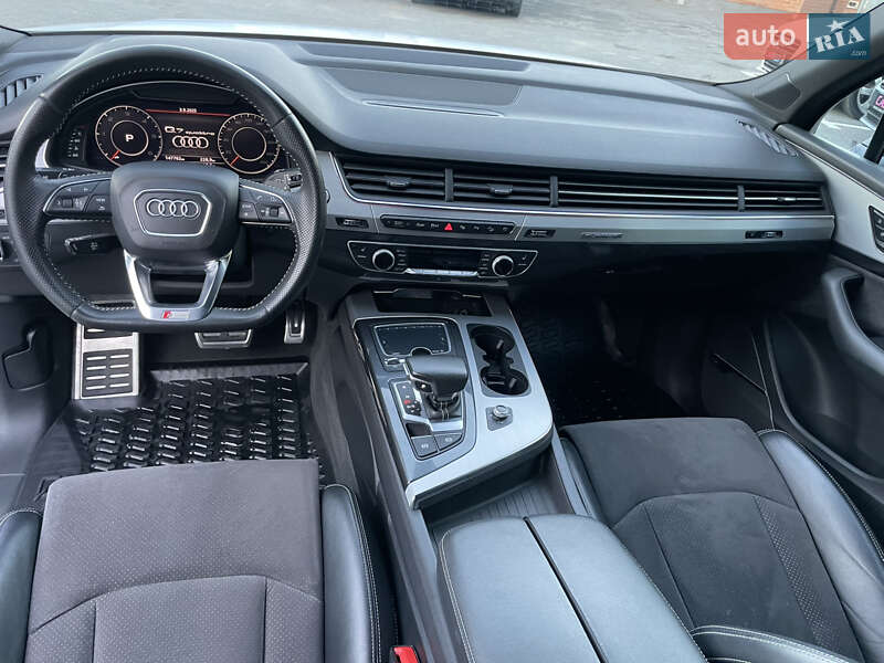 Внедорожник / Кроссовер Audi Q7 2017 в Киеве
