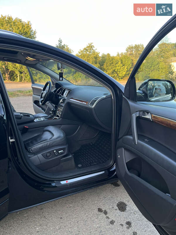 Позашляховик / Кросовер Audi Q7 2013 в Чернівцях