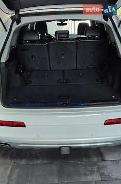Внедорожник / Кроссовер Audi Q7 2017 в 