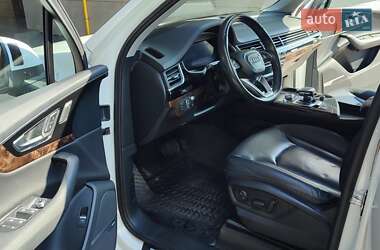 Внедорожник / Кроссовер Audi Q7 2017 в 