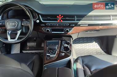 Внедорожник / Кроссовер Audi Q7 2017 в 