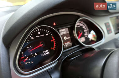 Позашляховик / Кросовер Audi Q7 2012 в 