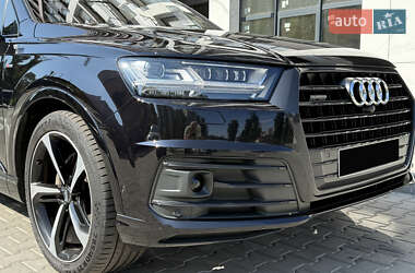 Позашляховик / Кросовер Audi Q7 2017 в 