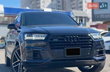 Внедорожник / Кроссовер Audi Q7 2016 в 