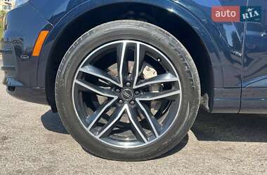 Внедорожник / Кроссовер Audi Q7 2016 в 