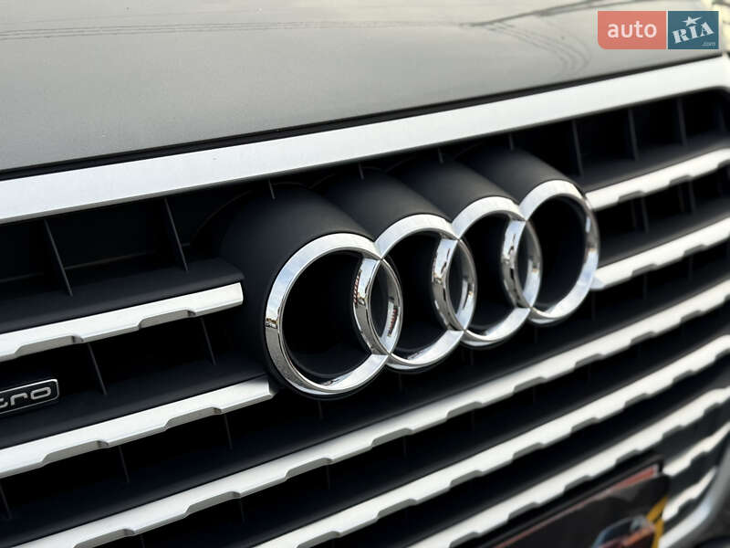 Позашляховик / Кросовер Audi Q7 2017 в Стрию