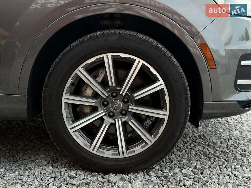Позашляховик / Кросовер Audi Q7 2017 в Стрию