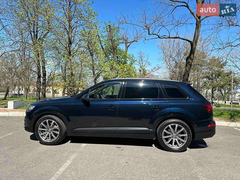 Внедорожник / Кроссовер Audi Q7 2016 в Измаиле