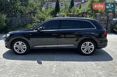 Позашляховик / Кросовер Audi Q7 2015 в 