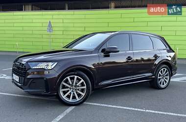 Позашляховик / Кросовер Audi Q7 2022 в 