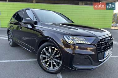 Позашляховик / Кросовер Audi Q7 2022 в 