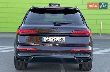 Позашляховик / Кросовер Audi Q7 2022 в 