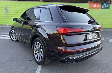 Позашляховик / Кросовер Audi Q7 2022 в 