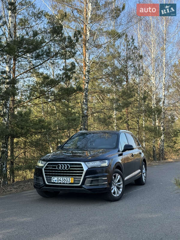 Внедорожник / Кроссовер Audi Q7 2017 в Рокитном