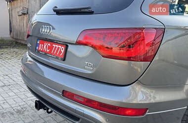 Позашляховик / Кросовер Audi Q7 2012 в 