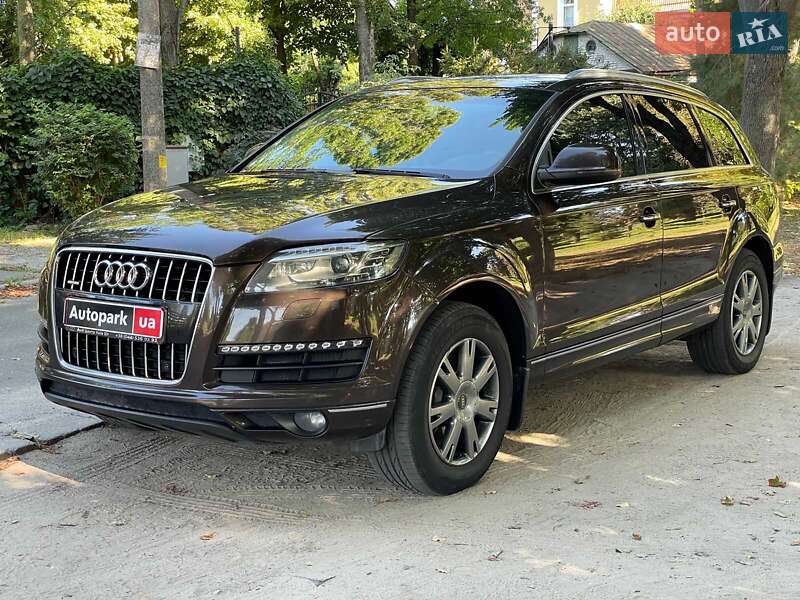 Внедорожник / Кроссовер Audi Q7 2010 в 