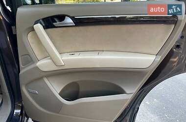 Внедорожник / Кроссовер Audi Q7 2010 в 