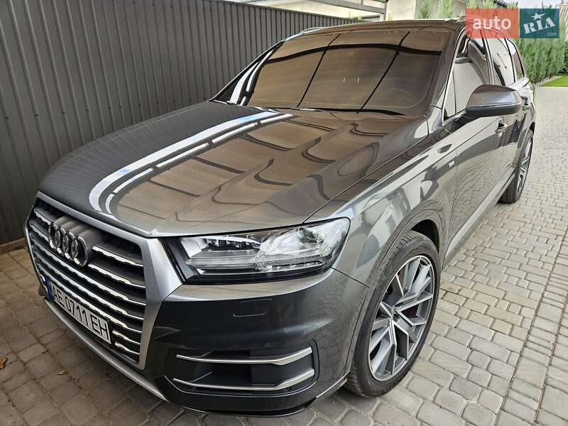 Внедорожник / Кроссовер Audi Q7 2018 в 