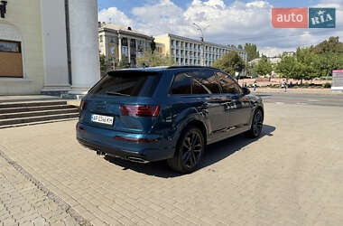 Позашляховик / Кросовер Audi Q7 2018 в 