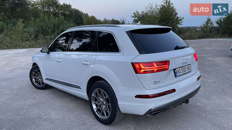 Позашляховик / Кросовер Audi Q7 2019 в 