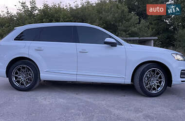 Позашляховик / Кросовер Audi Q7 2019 в 