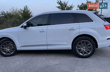 Позашляховик / Кросовер Audi Q7 2019 в 