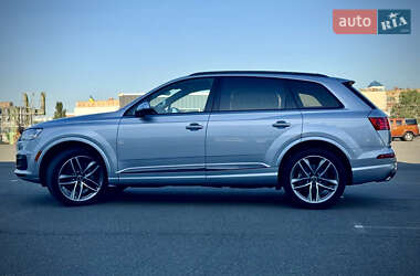 Внедорожник / Кроссовер Audi Q7 2017 в 