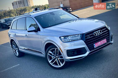 Внедорожник / Кроссовер Audi Q7 2017 в 