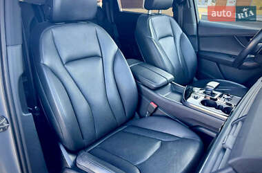Внедорожник / Кроссовер Audi Q7 2017 в 