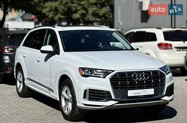 Позашляховик / Кросовер Audi Q7 2022 в 