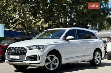 Позашляховик / Кросовер Audi Q7 2022 в 