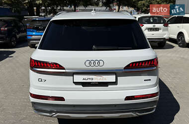 Позашляховик / Кросовер Audi Q7 2022 в 