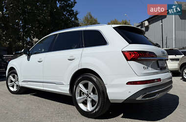 Позашляховик / Кросовер Audi Q7 2022 в 
