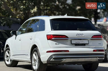 Позашляховик / Кросовер Audi Q7 2022 в 