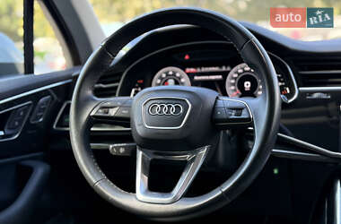 Позашляховик / Кросовер Audi Q7 2022 в 