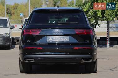 Позашляховик / Кросовер Audi Q7 2017 в 